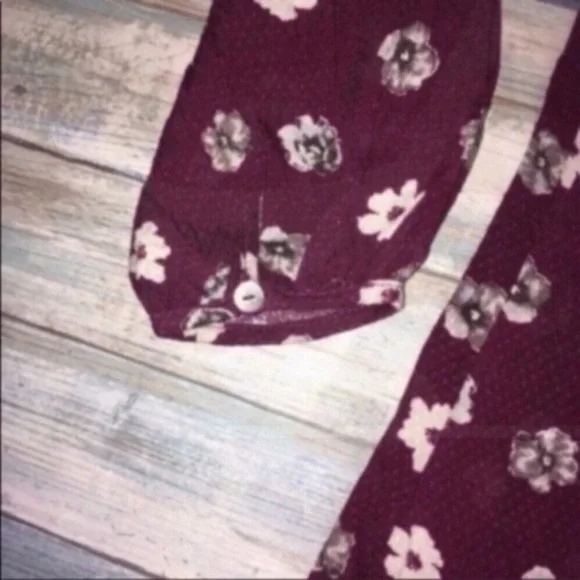 NWT Blu Pepper Burgundy Floral Blouse - Picture 4 of 5